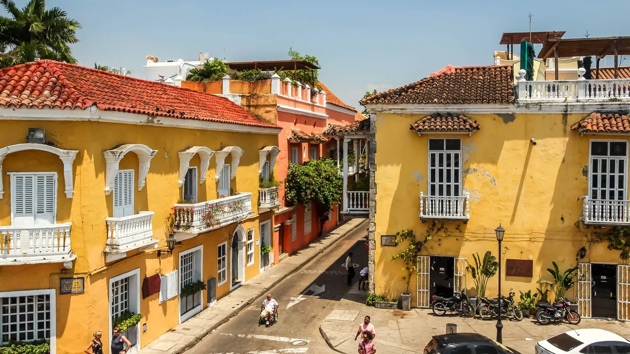 Yellow colonial houses in the walled city, Cartagena