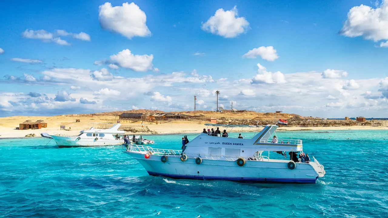 Turquoise water off Giftun Island, Hurghada