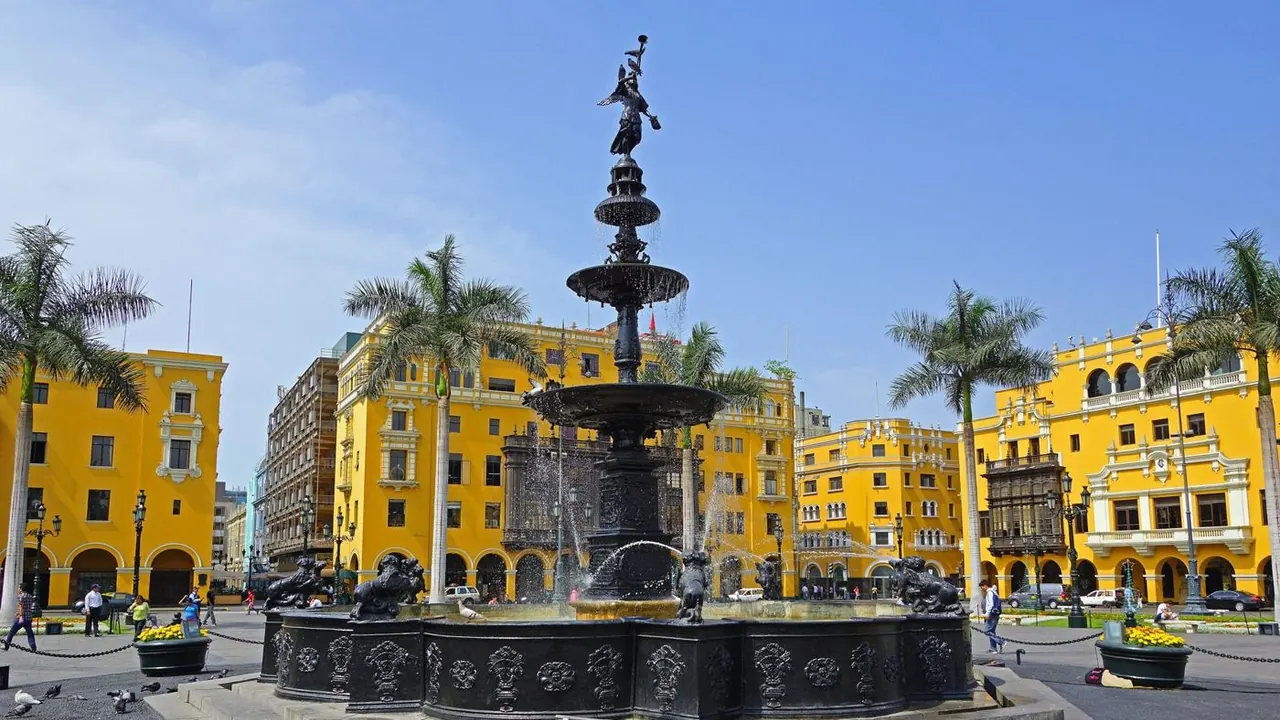 The fountain on Plaza Mayor, Lima