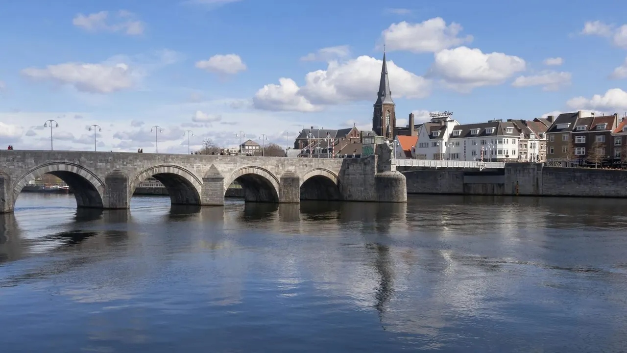 Sint Servaasbrug over the Maas, Maastricht