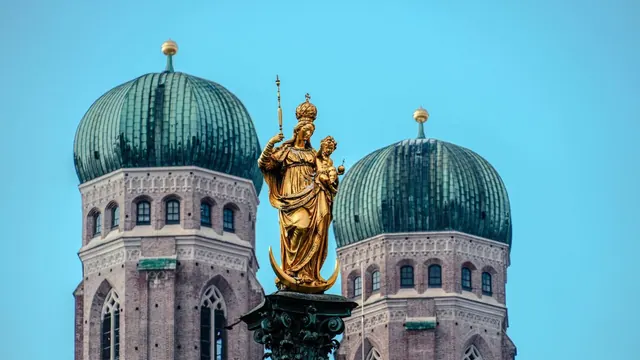 The Frauenkirche towers and the Mariensäule, Munich