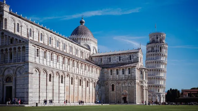 The cathedral and the Leaning Tower, Pisa