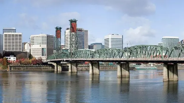 Hawthorne Bridge and downtown, Portland